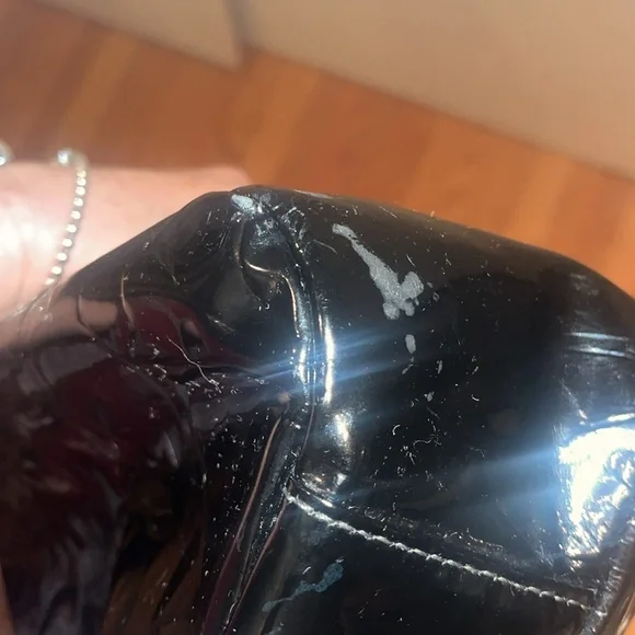 Coach black patent leather tote handbag with signature CC logo, preowned OS - Picture 9 of 10